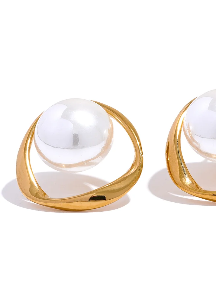 Round Pearl Earrings