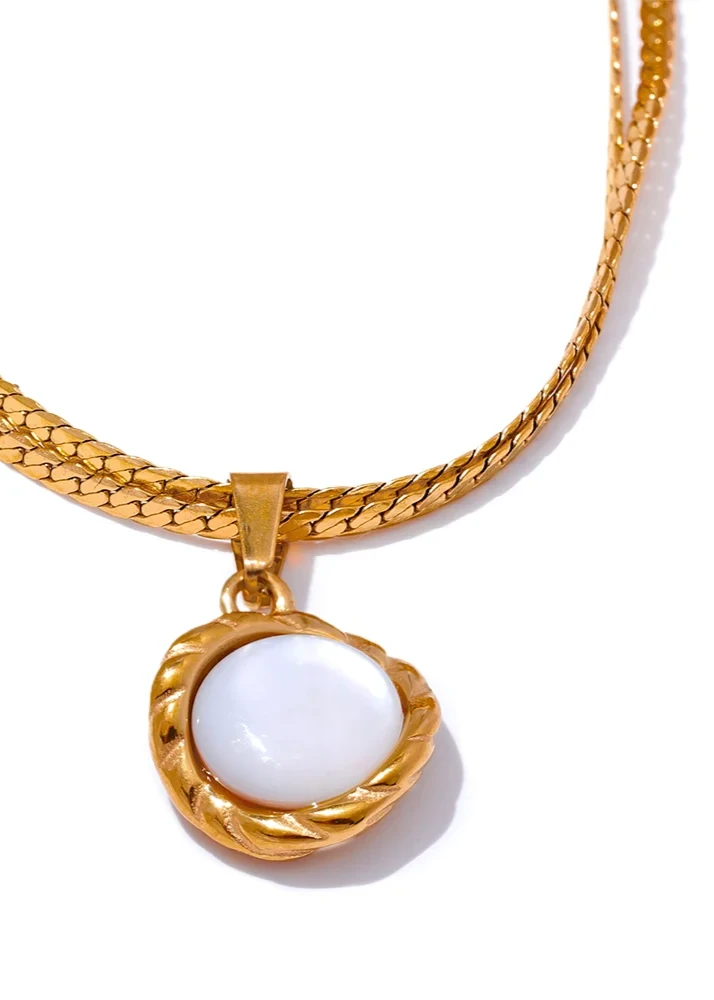 Round Elegant Pendant Necklace